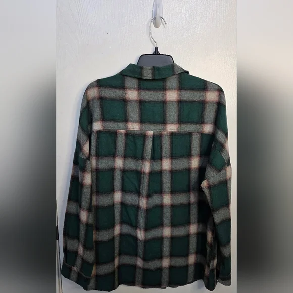 Women's Green Plaid Button-Down Shacket - Picture 2 of 12